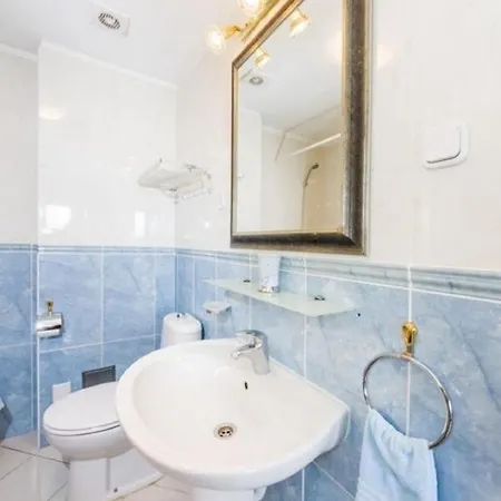 Apartment Apartments Vuzi - 100M From Sea Zaton (Zadar)