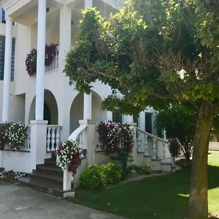 アパート Apartments Vuzi - 100M From Sea