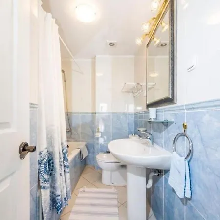 Апартаменты Apartments Vuzi - 100M From Sea Затон