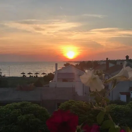 Apartments Vuzi - 100M From Sea Апартаменты Затон