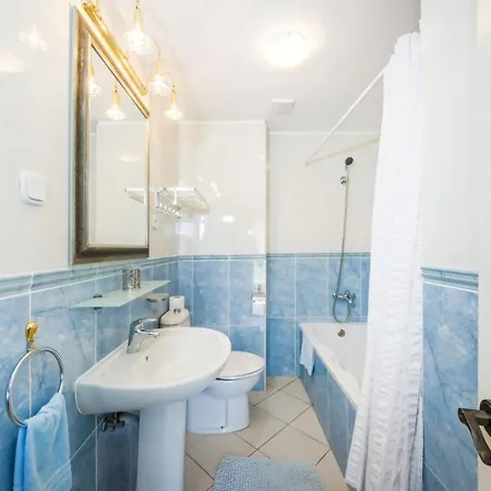 Apartments Vuzi - 100M From Sea Апартаменты *
